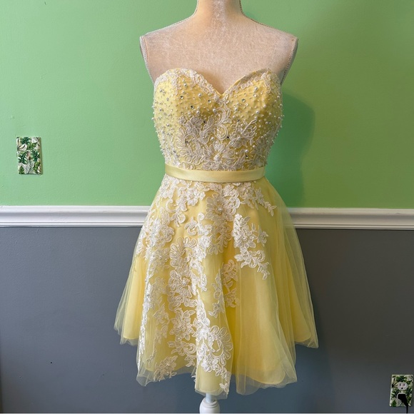 Alyce Short yellow corset style prom Ho/Co dress size 2 - Picture 3 of 14
